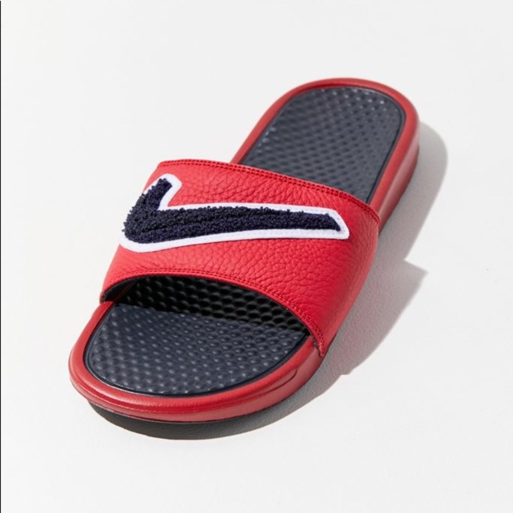 NIKE BENASSI JDI CHENILLE RED SLIDES